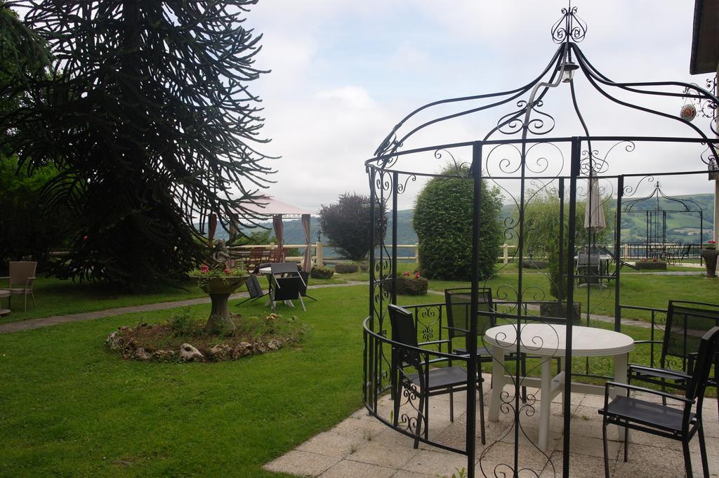 Hostellerie Saint Clément Vic-sur-Cère Exterior foto