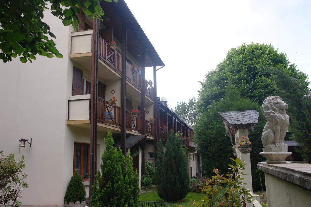 Hostellerie Saint Clément Vic-sur-Cère Exterior foto